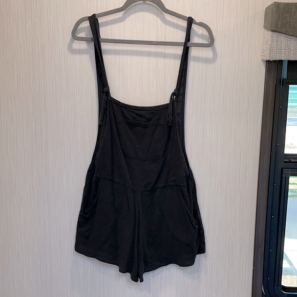 Billabong Pants - Billabong black Romper. Large